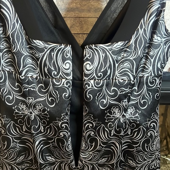 NWT Jones Wear Black Midi Sheath Dress with V-neck for Cocktail - Picture 10 of 14